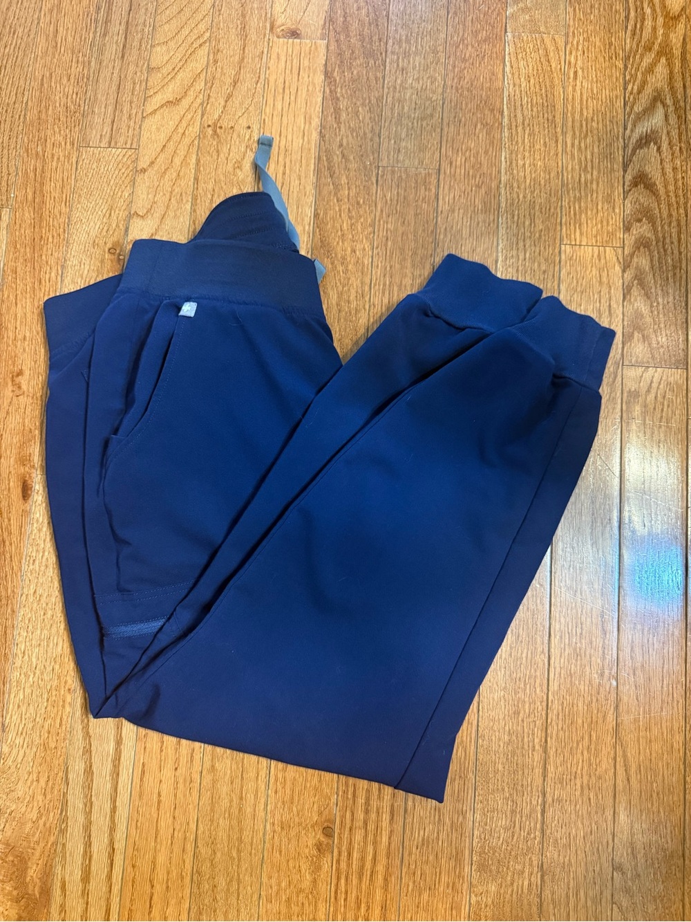 3 sets Women’s Figs scrubs - Picture 7 of 7
